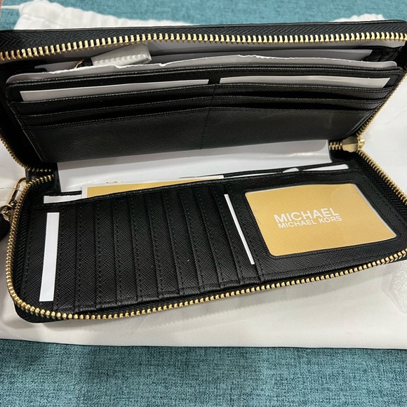 MK Wallet - Picture 5 of 6